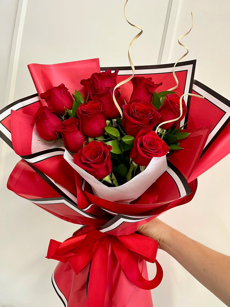 A Kiss in Red (12 Stems)